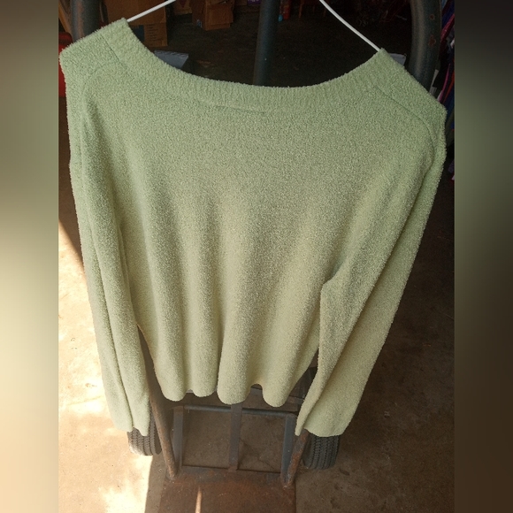 Woman's lime green sweater top - Picture 4 of 4